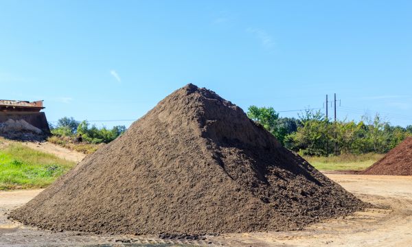 Black Dirt Delivery in Brentwood
