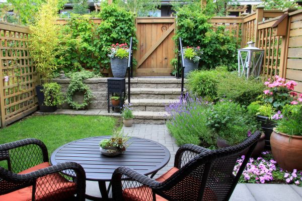 Small Yard Landscaping in Brentwood