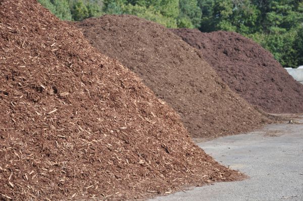 Brown Mulch Delivery in Brentwood