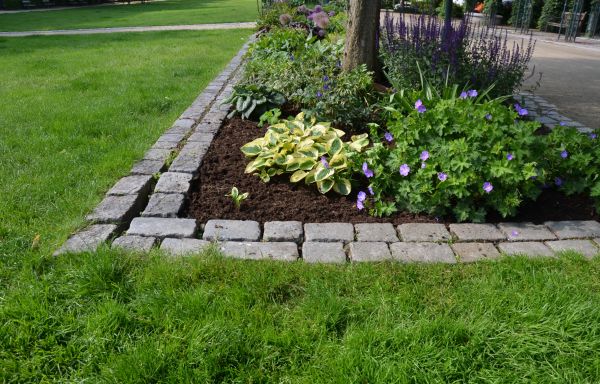 Flower Bed Mulching in Brentwood