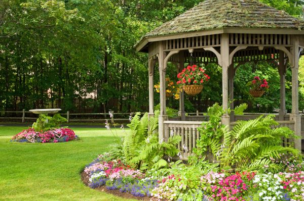 Backyard Landscaping Service in Brentwood